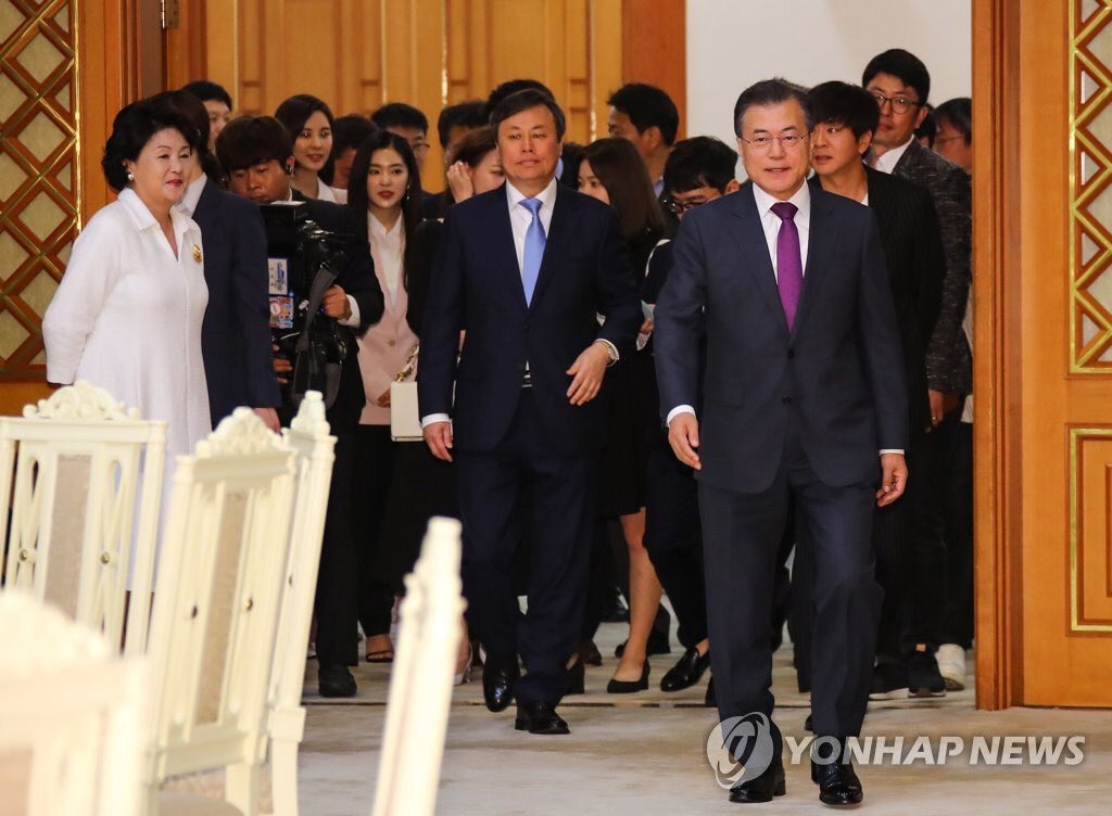 wenderland__'s tweet image. 180511 #RedVelvet ร่วมรับประทานอาหารที่ทำเนียบประธานาธิบดีเกาหลีใต้