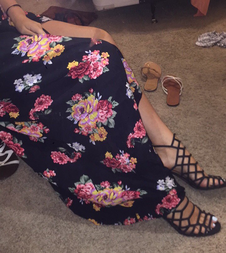 FootSelling's tweet photo. here’s my feet in some classy heels 😉 wanna see more? dm me. #feet #toes #footfetish #kissmyfeet #dmme #findom #paypig https://t.co/cTfrGGzpBw