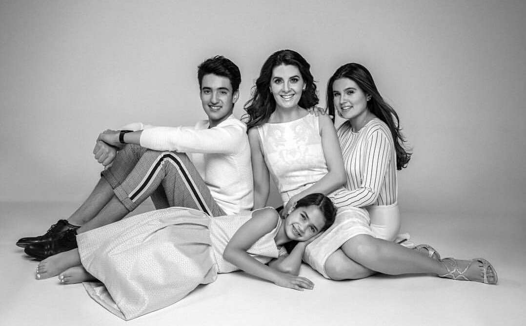 MayrinTeam's tweet photo. LA MADRE MÁS HERMOSA Y DEDICADA #MAYRINVILLANUEVA muchas felicidades bonita❤ te amo mucho💕 @mayrinvillanew https://t.co/7F3nxpJ2Av