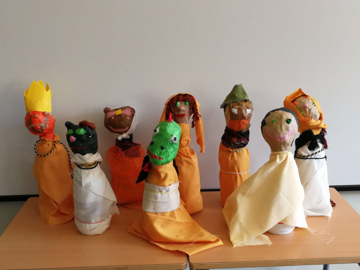 imaginaripopul1's tweet photo. A l’escola Ramon Berenguer III #TrinitatVella a #3rprimaria @xtec han #creat aquests #personatges #culturapipular #gegants #gegantons #imaginaripopular #descobrint #imaginant #somiant #realitzant #caixaeines #PladeBarris https://t.co/DNB6AODexM