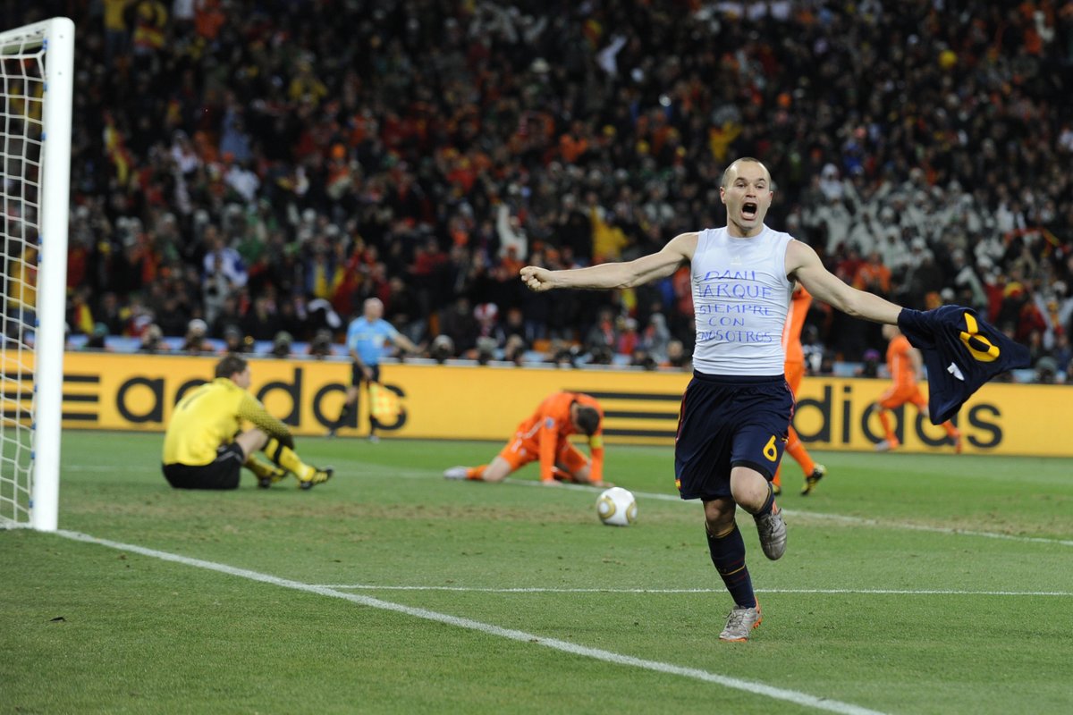  Happy Birthday Andres Iniesta. European Football will miss you! 