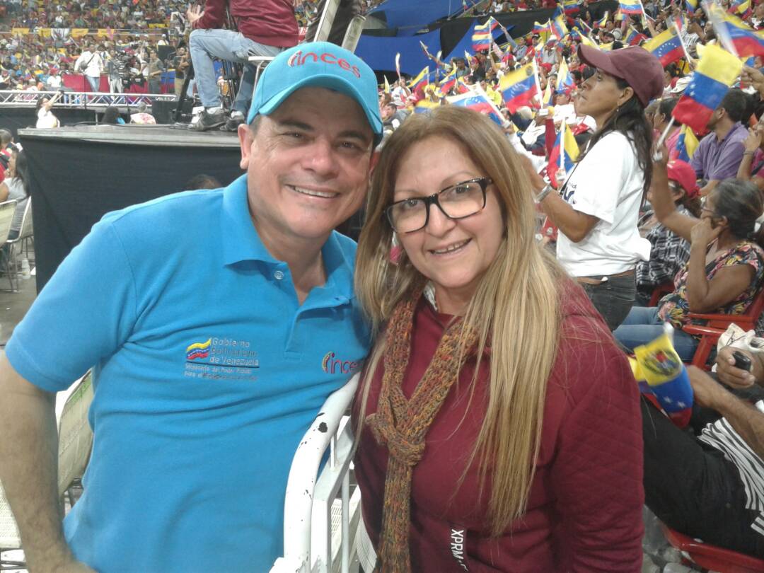 jota_jotica's tweet photo. El mundo esta al revés: a Venezuela le incrementan sanciones y bloqueos por quiere hacer elecciones. Dejennos vivir en paz...! @NicolasMaduro será reelegido presidente @luisleolira @ANC_ve @MovAprendices @Incesocialista @JChavezcarora @gatojulioce @GustavoRincn8 https://t.co/0qCnLGlJZS