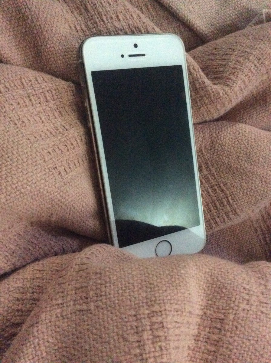 httpklerr's tweet photo. oohh.. imissyou hehehe.😭😭 #goodbyeiphone https://t.co/Bowyr2nxjm