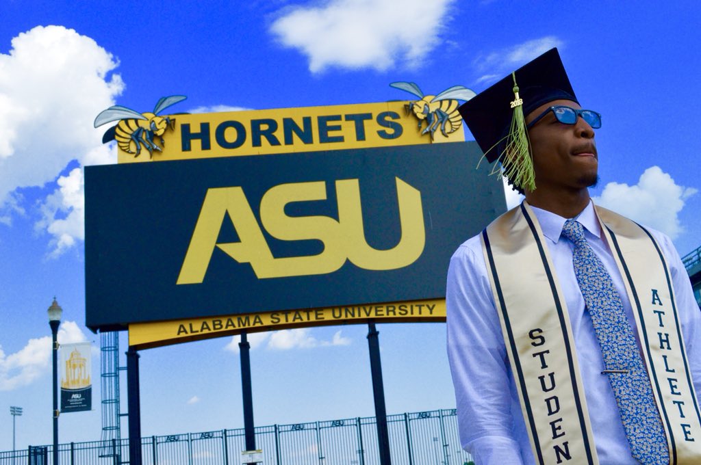 JustBeingTone's tweet photo. #AlabamaStateUniversity 🐝 
#HBCUGrad 🎓 #Classof2018  #achievement  #BlackExcellence https://t.co/ZOrdpcXzM4