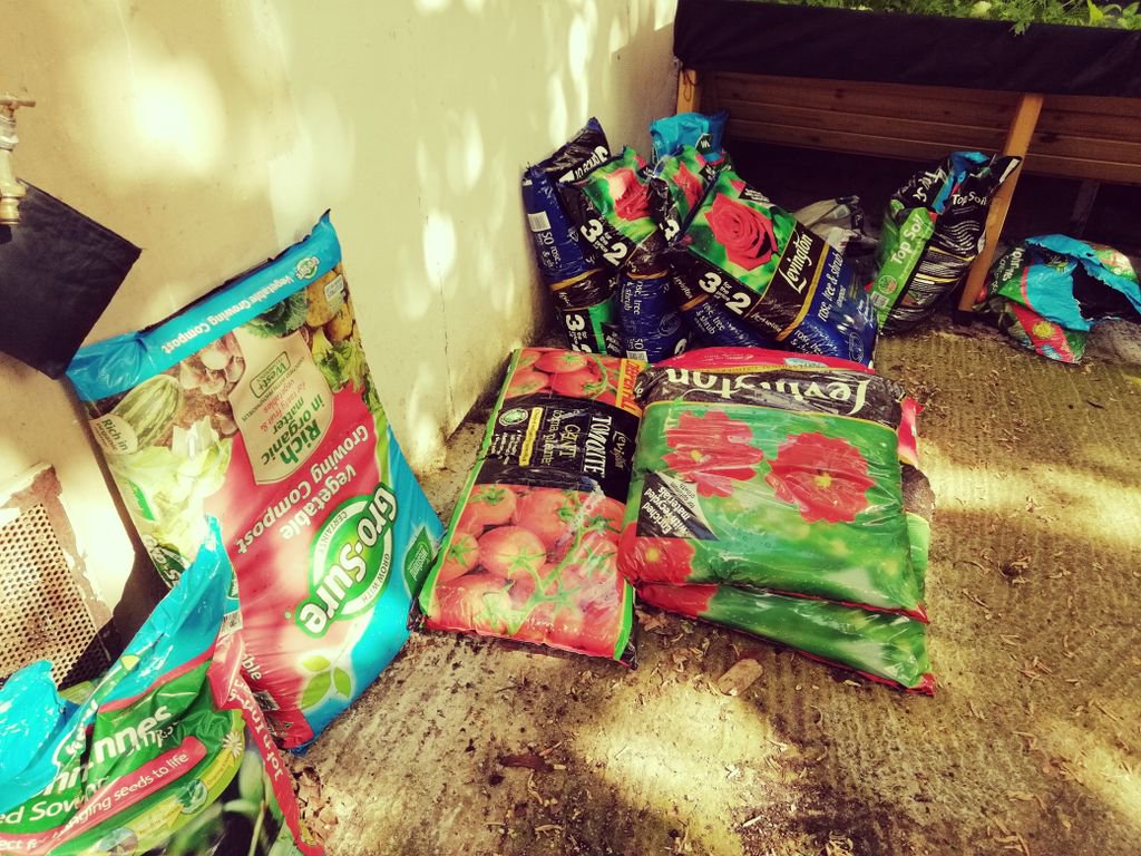 ForestEstateHub's tweet photo. Ready for the big dig at the community gardening morning tomorrow.  #communitygardening https://t.co/AMxLhKaO4M