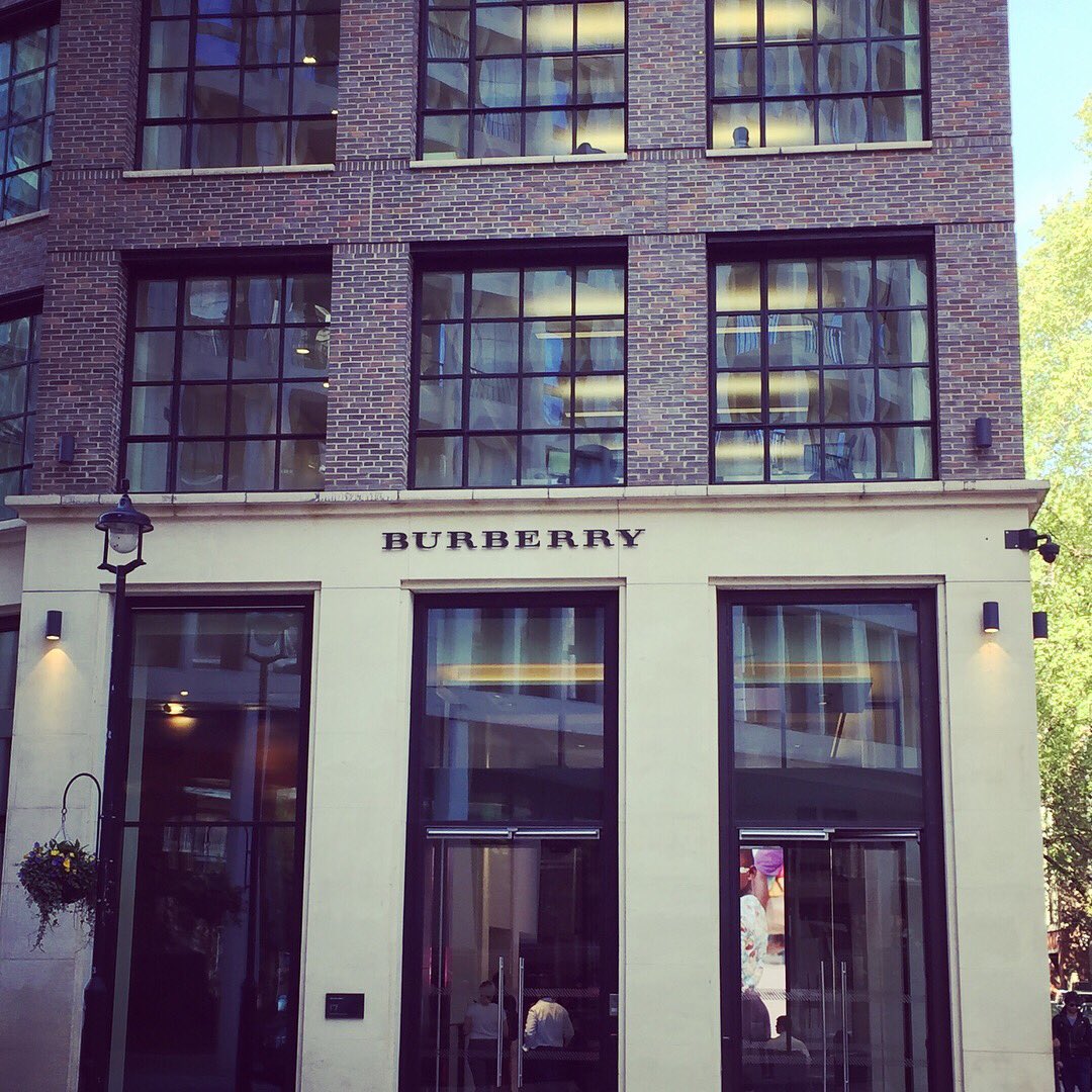JasonGonsalves2's tweet photo. @UK_ISSLeonardo todayโs office for #ISStraining #investinginpeople #Burberry #CR #Londontown #FMprofessionals https://t.co/2SrrY8MnIn