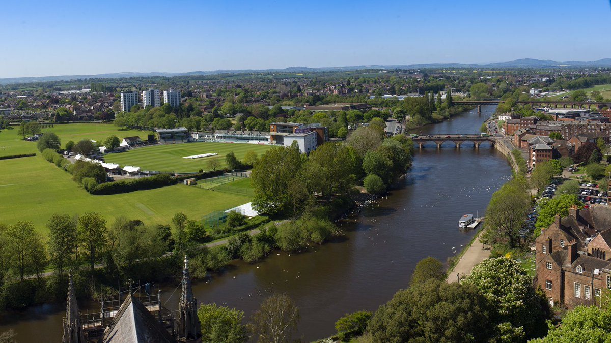 Stevies_studio's tweet photo. One of the many pictures I took on Sunday, a view of our beautiful city from up the cathedral tower. #worcestershirehour https://t.co/Q59NWFf14m