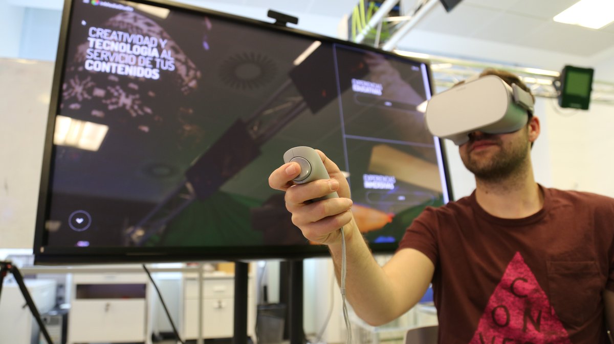 inmediastudio's tweet photo. Ya tenemos las nuevas gafas OCULUS. Siempre en busca de las mejores formas de aprovechar el potencial de nuestras experiencias VR. #Vr #tech #inmediastudio #ar #Madrid #360º #innovation https://t.co/oLndf4ouck