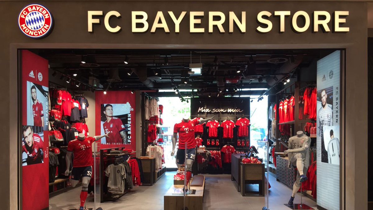 Fc Bayern Store Munich Airport MUNICH, ALEMANIA CIRCA ENERO, 2020