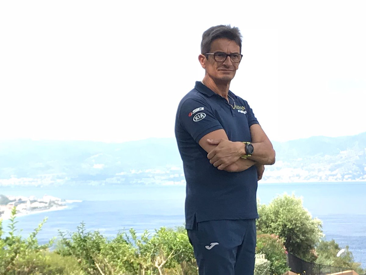 🇮🇹 #Giro101

📸 Meditation moments for #BAHRAINMERIDA🇧🇭 Sports Director <a href="/albivolpi/">Alberto Volpi</a> ahead of stage 7