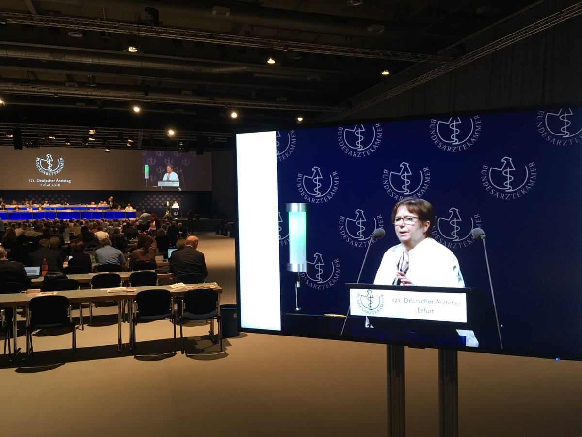HausarztMagazin's tweet photo. Dr. Anke Müller, aktiv im #Hausärzteverband: „verstehe, dass viele zerrissen sind“ - Delegierte sind nicht nur Individuen, sondern auch Teil eine Gemeinschaft. #daet18 https://t.co/mcILurEuvt