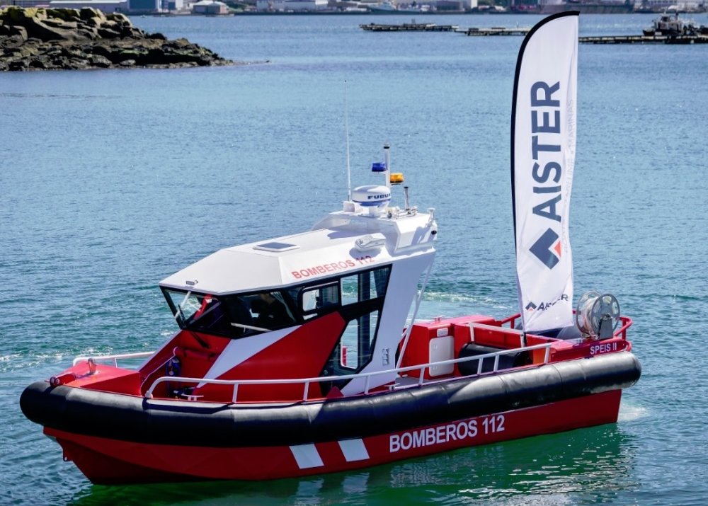 maritimejournal's tweet photo. The Spanish aluminium specialist shipyard #Aister, has recently completed an 8m fireboat for Alicante’s Fire Department Diving team (SPEIS). The boat has multi-mission assets with uses including S.A.R and firefighting missions   https://t.co/oNm1sAEIsP https://t.co/skAnPeJ1bt