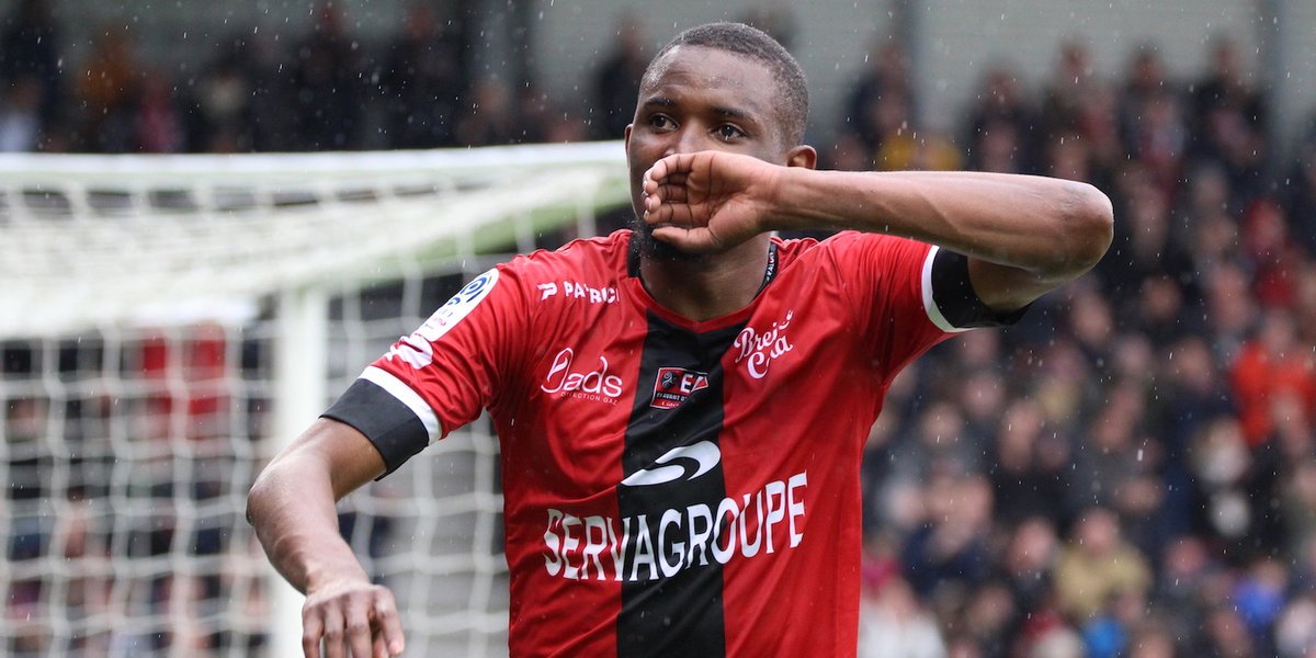 Potr_Tin's tweet photo. On attendra avec impatience dans les prochains mois un documentaire sur "Le Guerrier de l'En Avant" avec @EAGuingamp et @PierreHD Ce serait énorme. Buts, itw, belles occasions, cartons... #unevienerougeetnoir #TeamEAG ❤️🖤 #guerrier #toussatoussa #MerciDiallo #MerciMous https://t.co/wpMC2k2IWt
