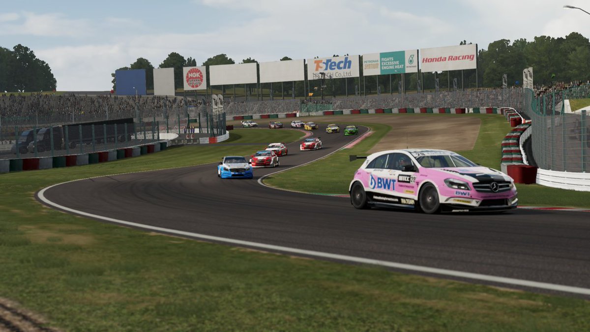 Brutal la 1° prueba en Suzuka de la #wtcc de <a href="/XboxDrivers/">XBOXDRIVERS</a>. Pocas veces me he divertido tanto como en la remontada de la 1°manga ( 16 a 5 )
