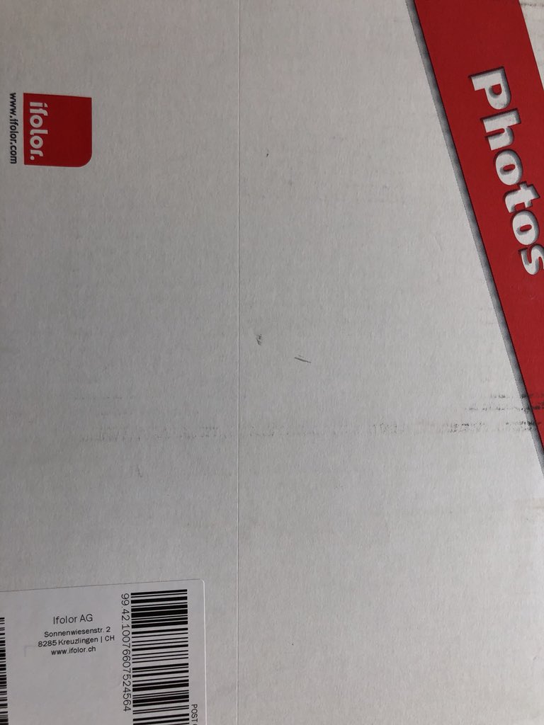 AdrianSchlund's tweet photo. Habe heute rechtzeitig und in Rekordzeit das Fotobuch zum Geburtstag meiner Mutter erhalten. Topqualität, Top-Kundenservice. @ifolor you rock! Danke Patrick @comboeuf und Team https://t.co/undW804Cku