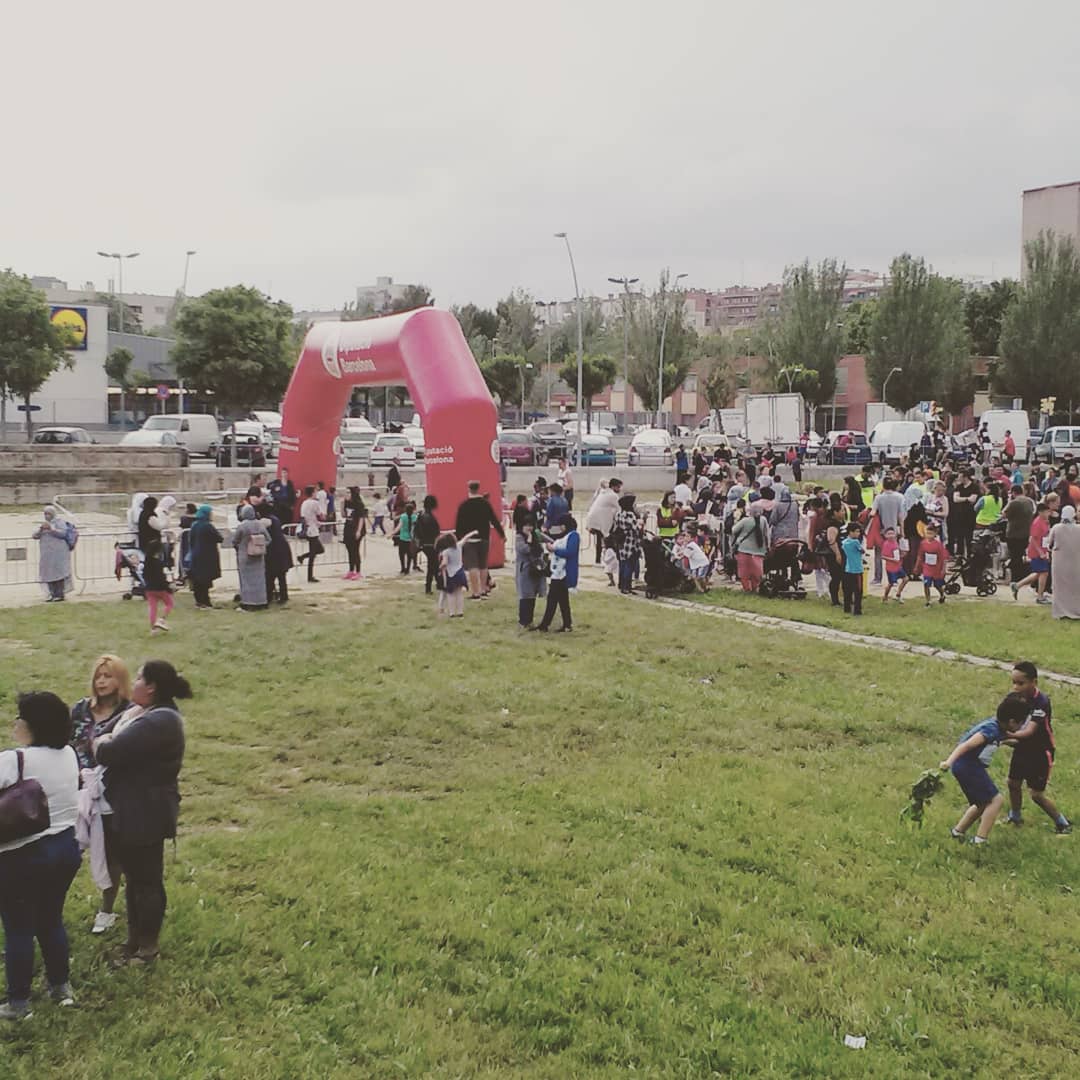 femfamiliaMina's tweet photo. Ahir a la Cursa dels Centres Oberts ho vem passar superbé! Totes i tots sou uns campions!!! 🏃♂🏆
#barrilamina #santadria #SAB #cursa #parcdelbesos https://t.co/FXTOIwFjuD
