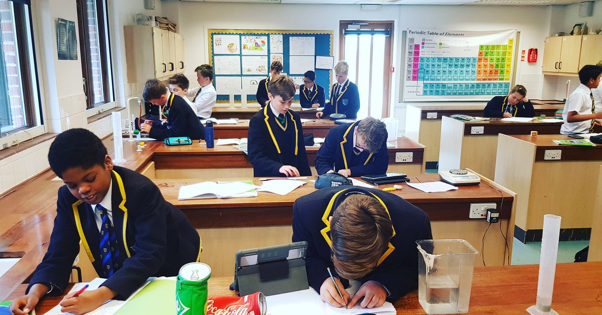 DaveniesSchool's tweet photo. Year 7 - Deep in concentration in the Density Investigation challenge !!! #scienceispractical
#scienceindependenttasks https://t.co/MTk1P0GLQz