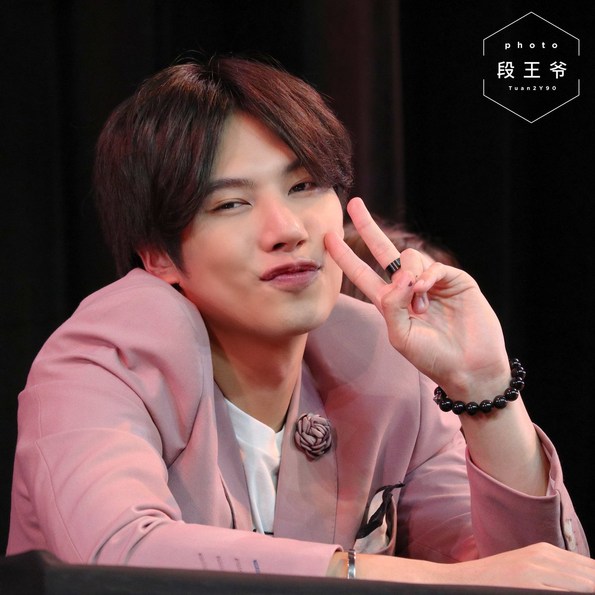 Riley_Duan's tweet photo. 😉✌️😘
#maxiiin #maxiiin_ #maxnattapol #MAXIIIN_HBD2018 #MaxTul #KornKnock #TWMthenextchapter #togetherwithmetheseries #altogetherinmanila https://t.co/M85qwScEWf