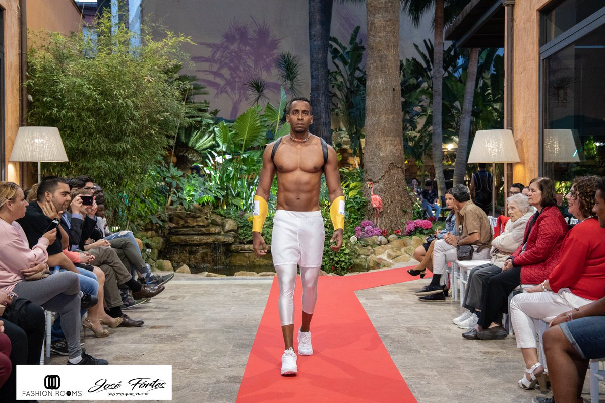 FashionRooms29's tweet photo. Pisó con fuerza la colección "Warriors" del diseñador Miguel Cobos en #fashionrooms29 #modamalaga #eventos https://t.co/3LCKUPvBvN