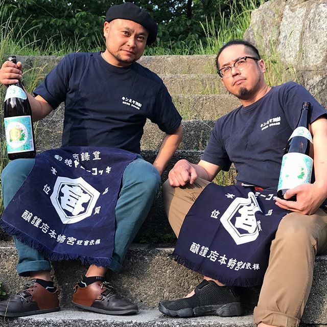 ojimamaron's tweet photo. キンミヤブラザーズ 初陣 club bibros にて23:30〜 「EDM VS 100%JAPANESE」にカチコミ♪
甲類 or DIE !!! #HELLAPRESENTS
#hellacrew
#sowlaser
#clubbibros
#キンミヤ
#キンミヤナイト
#EDM
#100%JPN
#和モノ
#キンミヤブラザーズ
#キンブラ https://t.co/2mNfwXDlFC https://t.co/ZPcISVPHpB
