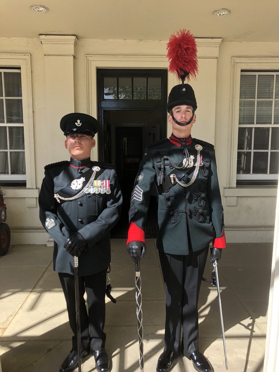 @CO_2RIFLES Regimental Serjeant Major and Bugle Major ready for #changingtheguard at Buckingham Palace