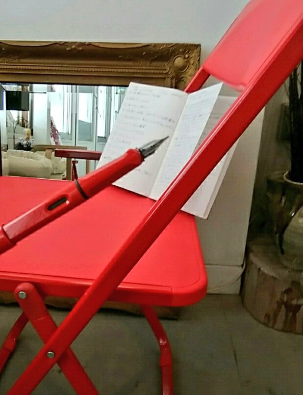 BaumYumi's tweet photo. 来週地方のラジオの生放送に出る。その文章を考えてる。パーソナリティが、質問を11コ事前に送ってくれた。今までの��動や、これからのこと、振り返るいいチャンスだと思ってる。#FMWATCH https://t.co/MDO1YC7p4r