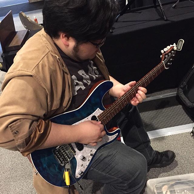 ovaltone's tweet photo. Kz Guitar Worksさんのサウンドメッセ発表の新作、Kz ST弾かせて頂きました！音は見た目以上のインパクトありました！要チェック！  #kzguitarworks #kzst #soundmesse https://t.co/dv22xcfuLq https://t.co/R5h4ai4wms