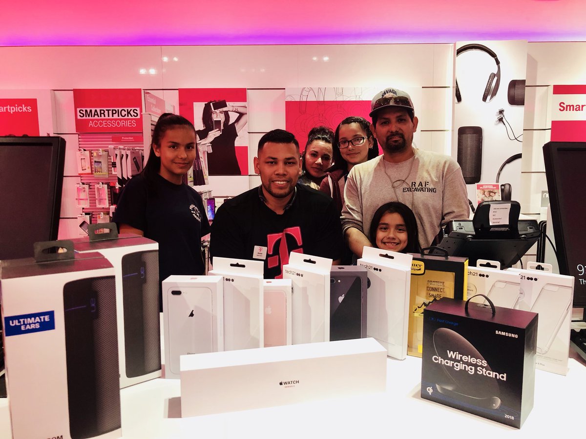 JoeFromSisk's tweet photo. Shout out to my boy @JesseGalang1  bringing a prepaid to postpaid with a couple new lines 😏 #CustomerObsessed #sisk #ShishkSquad https://t.co/MwrBeEQ2It
