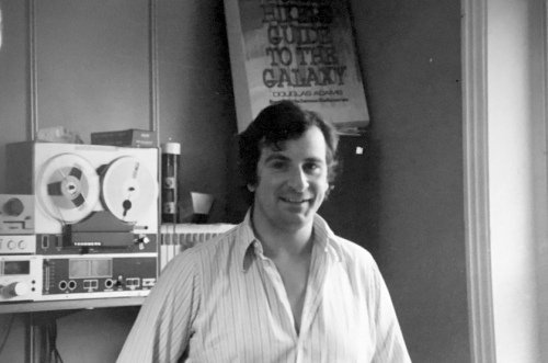 deathbyhibachi's tweet photo. English #writer #DouglasAdams died from a #heartattack #onthisday in 2001.
#otd #TheHitchhikersGuidetotheGalaxy #author #scriptwriter #essayist #humorist #satirist #dramatist #sciencefiction #comedy #DeepThought #DontPanic #thenumber42 #fortytwo https://t.co/UyVO2Em1ao