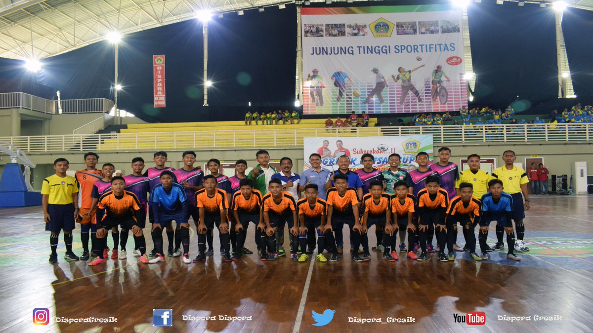 dispora_gresik's tweet photo. opening ceremony Gresik Futsal Cup Tingkat SMP .. bertempat di Gedung  WEP .. #futsal #gresik #dispora https://t.co/MH3Ffmkp8T
