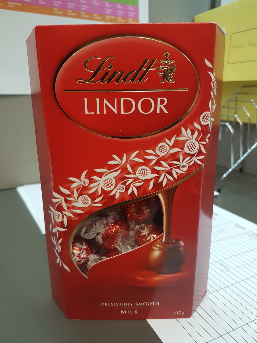 chickita_00's tweet photo. Nawwww a staff member gave me chocolates to say thanks for being so nice #howspecial https://t.co/KkOQ2Auni6