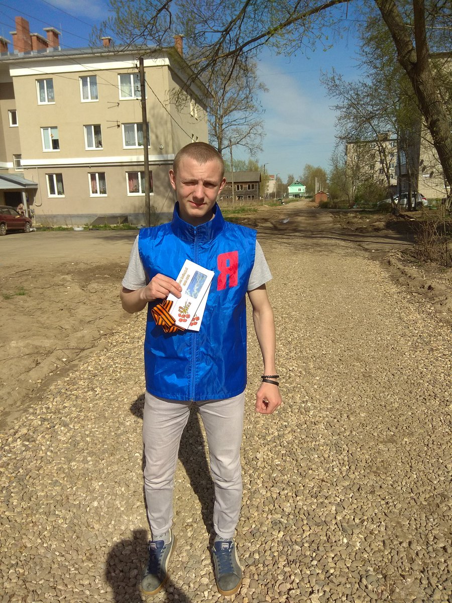 _Alex_Grachev_'s tweet photo. Активисты МГЕР поздравили ветеранов с Днём Победы. https://t.co/UFb1cYG3Sy