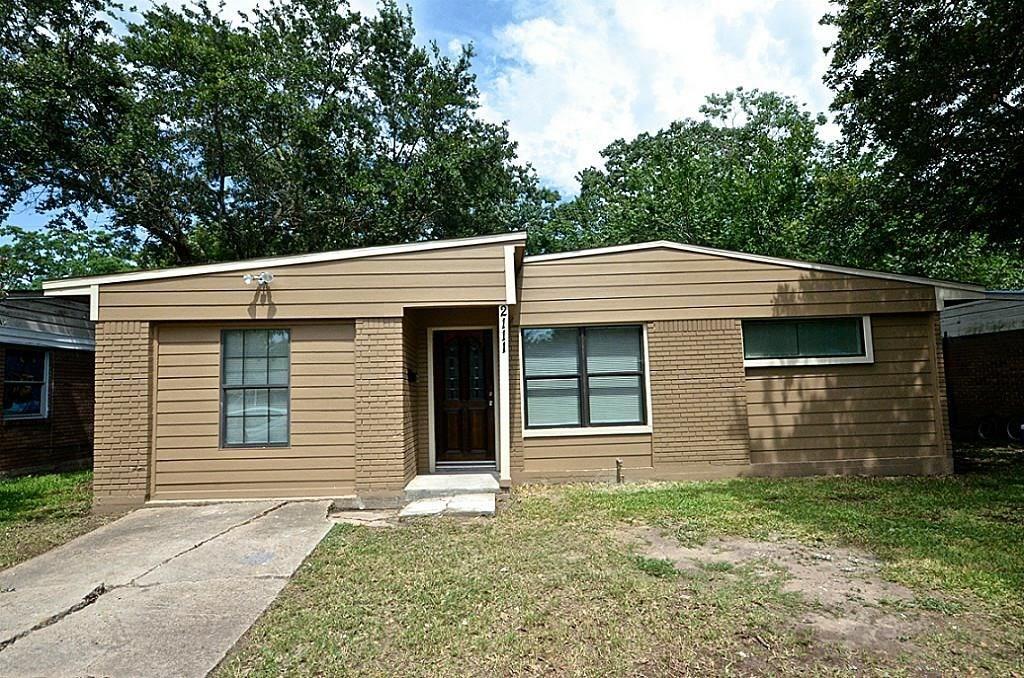 zig_zan's tweet image. Single Family Home Pasadena

Like a new house! Completely #remodeled with new #flooring Custom #cabinets granite counter tops New ultra-quiet central #air_conditioning &amp;amp; #heating New #roof Home did #not_flood during Harvey

 ping at (281)809-6017

 Visit: goo.gl/HZmM6m