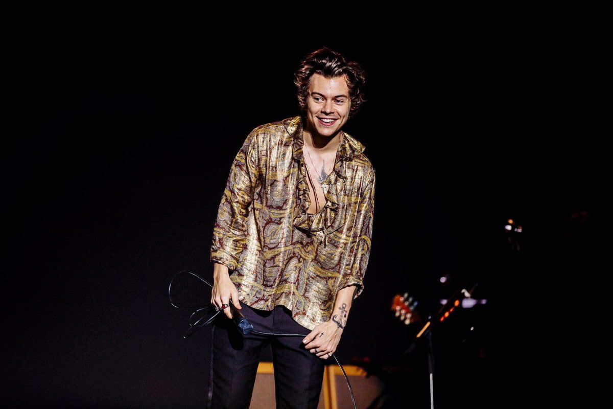 1DirectSG's tweet photo. #HarryStylesLiveOnTourSingapore https://t.co/V0DvpgHn6L