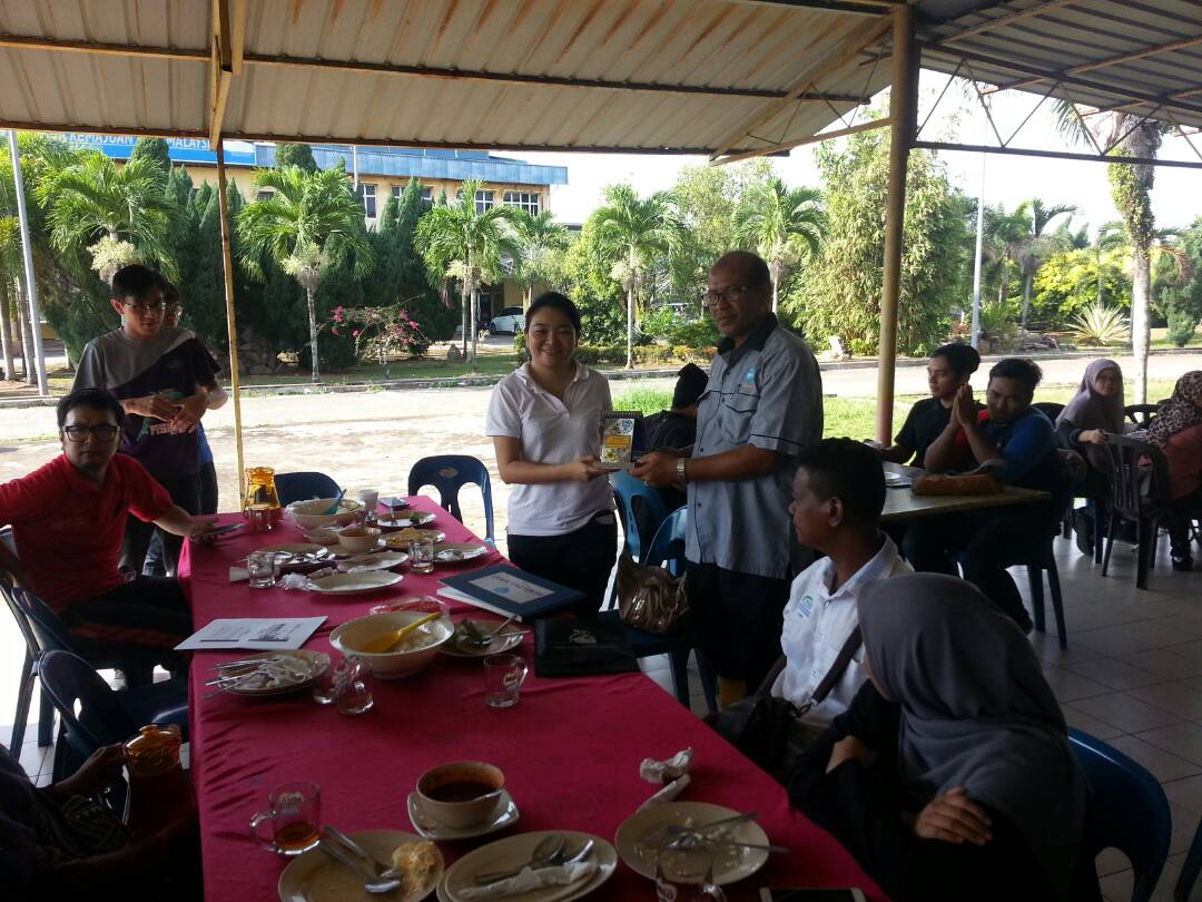 LKIM_TOKGAJAH's tweet photo. 11 Mei 2018 : Kompleks LKIM Kuantan menerima lawatan dari seramai 100 pelajar dari UMT. Semoga beroleh manfaat 👍 https://t.co/tmXty1Fmvz