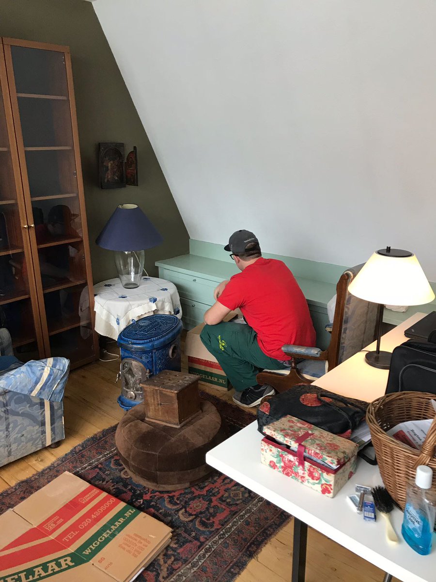 wiggelaar's tweet photo. Alle kastjes leeghalen, zelfs dat doen wij! Geen zorgen en stress meer. #verhuizenzonderstress #inpakservice #verhuizen https://t.co/Q0pPltTbJG
