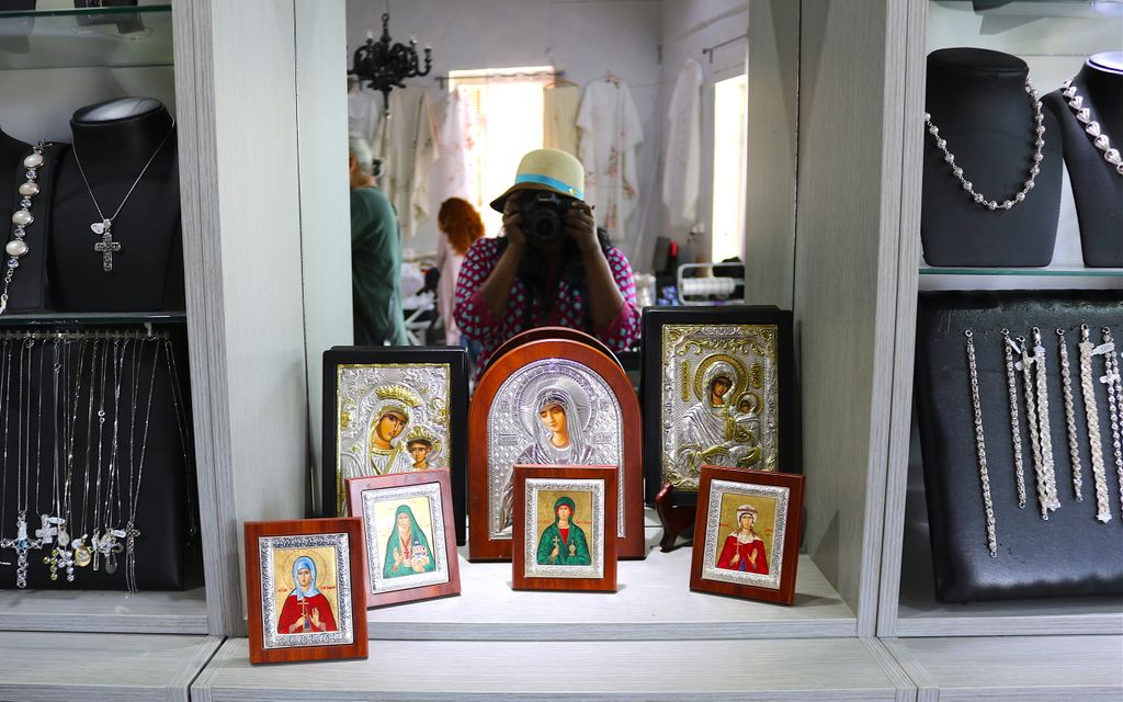 christinenay's tweet photo. #NOWYOUSEEME - behind the glass, beside the silver goods, facing god...
#visitcyprus #indianglobetrotter #indiantravelblogger #travelblogger #TIGlife #TIGtravels #offbeatroads #offbeatroutes https://t.co/kWJWFwGQbk