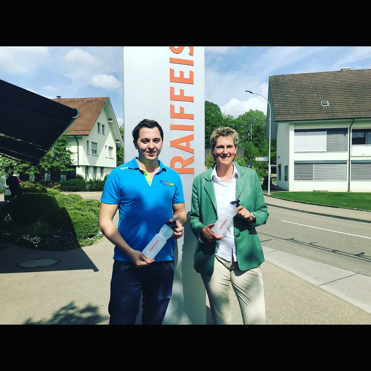 steinmalig's tweet image. Übergabe der Jugendpreise:
Knapp 200 Kinder stehen morgen am Fricktaler Cup im Einsatz. Jedes von ihnen erhält als Dankeschön fürs Mitmachen ein kleines Geschenk gesponsored von Raiffeisen.

#diamantsponsor #goodiefüralle #trinkflasche #danke #engagementfürdiejugend