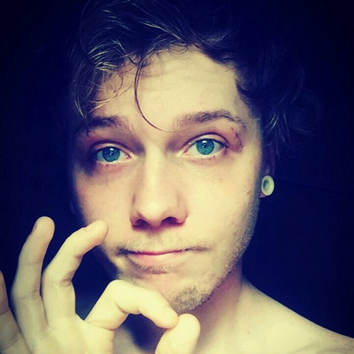 coty_richards's tweet photo. #NewProfilePic #newtotwitter #guyswithtattoos #guyswithgauges #Dirtyblondehair #blueeyes #cringe #artistic #idkWhyIDoThisToMyself https://t.co/850ABOHOsR
