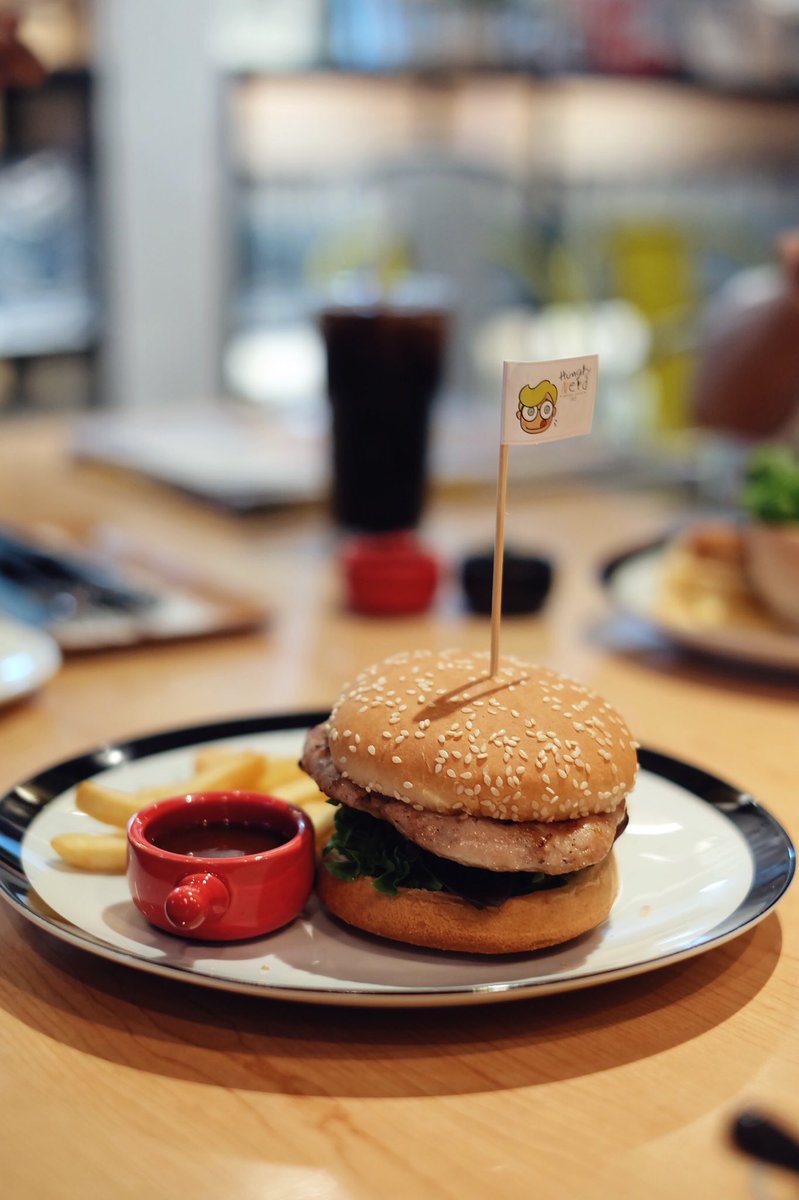 OdetoJourney's tweet photo. อร่อยกำลังดี “Hungry nerd” 😋👓 

📍 Bts ราชเทวี ทางออก 2 , กรุงเทพฯ

#hungrynerd #bangkok #food #reviewbangkok #reviewaroii #aroii #wongnai #อร่อยบอกต่อ #alohapapai #alohapapaikin #alohapapaibangkok @aroii @ReviewAroii https://t.co/MJcZWeKDnY