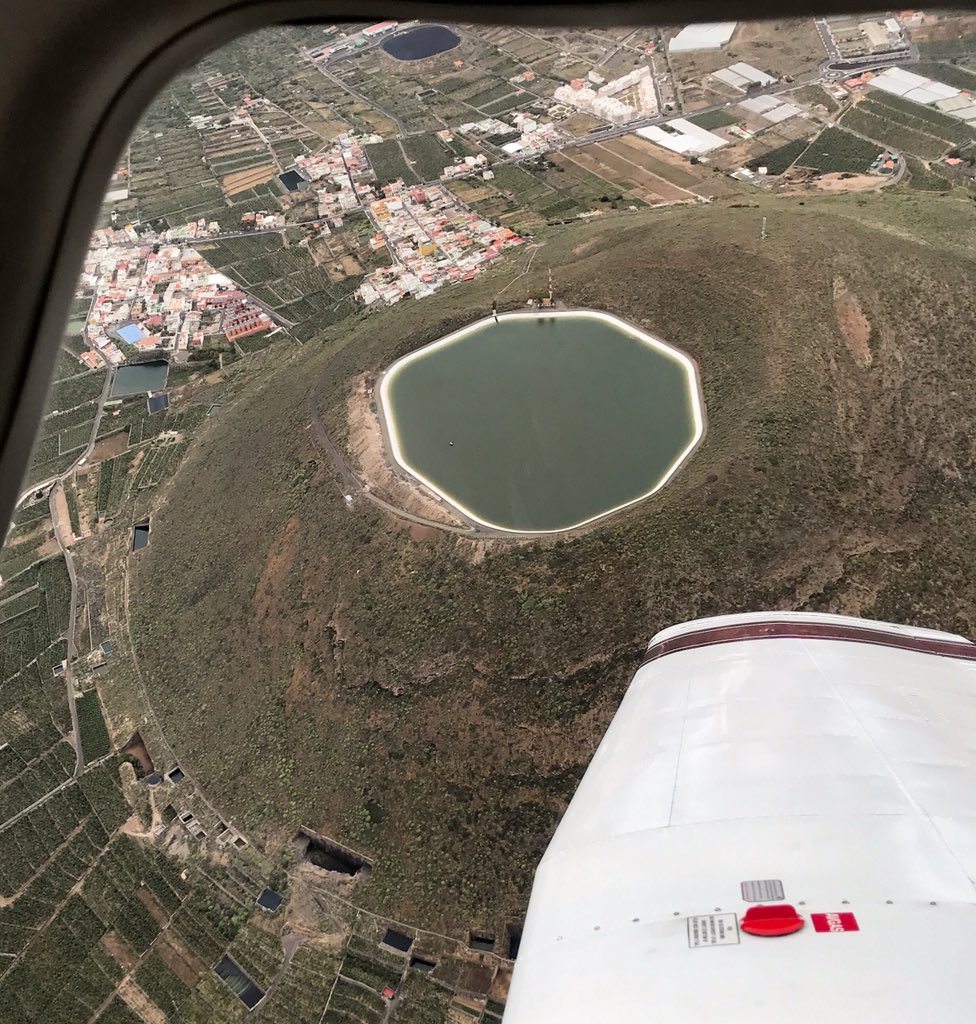 stani320's tweet photo. Do you know Montaña Taco? 🌋 #bolcano #volcán #montañataco #tenerife #canaries #canarias #canaryislands #avgeek #teneriffa https://t.co/NtVUnXyzbZ