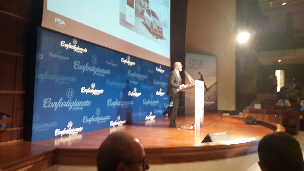 attiliob62's tweet photo. #DigitoErgoSum Convention Servizi #confartigianato Mauro Benzi ci racconta come Peugeot ha affrontato le sfide del digitale https://t.co/v8Pu6tmpHO