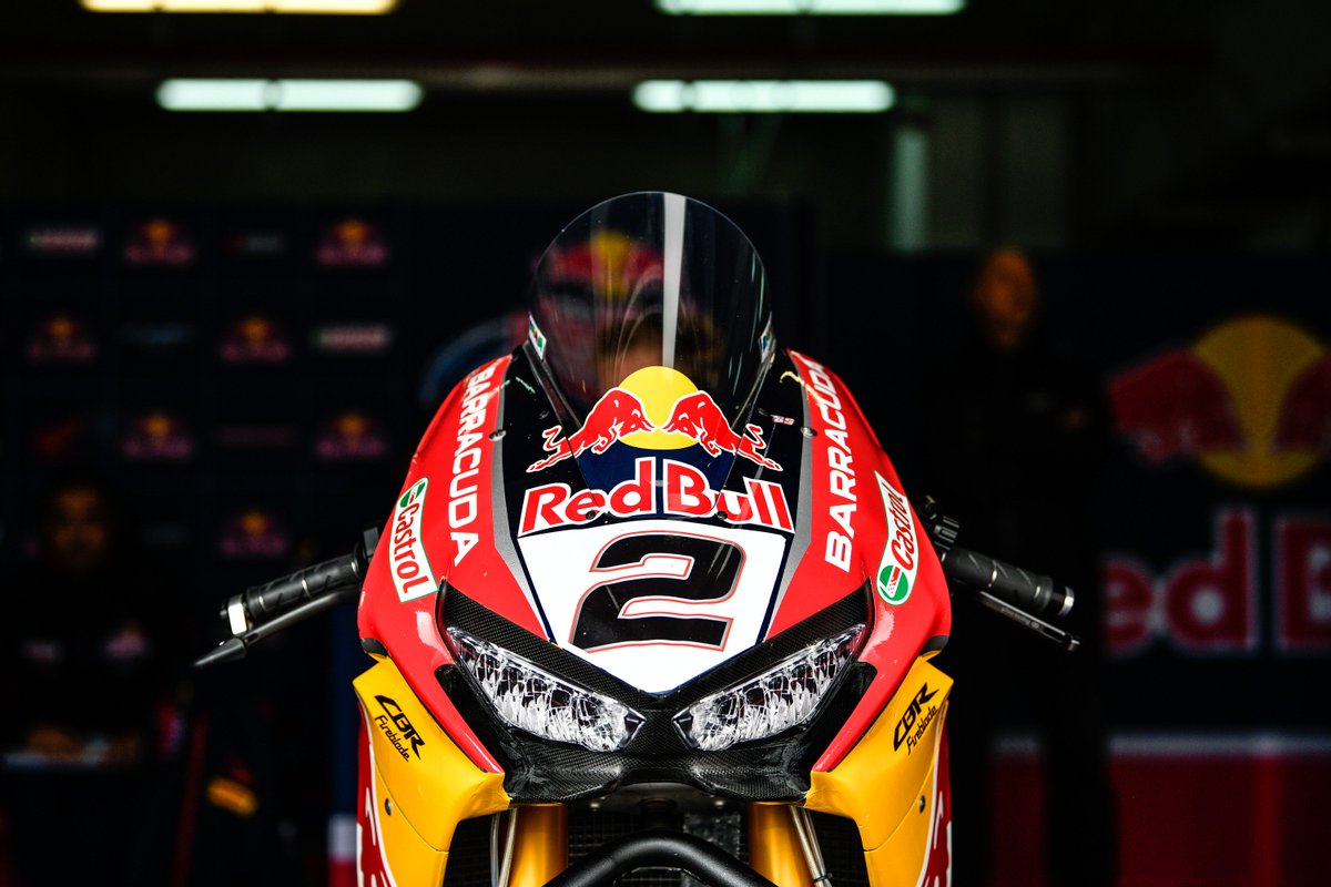 HondaWSBK's tweet photo. Good morning / Buongiorno from #ImolaWorldSBK - its a stunning day at @autodromoimola the sun is shining now, although there is a slight chance of rain later in the day. 

#WorldSBK FP1 starts in around 45 mins - @leoncamier &amp; @jakegagne are primed to get out on track ✊ https://t.co/MvhT6MUTuV