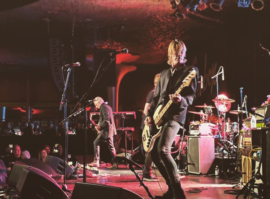PearlJamHolland's tweet photo. Mike McCready last night at the @ShowboxPresents on stage with @DuffMcKagan at the @MusiCares #concertforrecovery! #pearljam #mikemccready
๐ธ: musicares https://t.co/z4AKP8ESmn