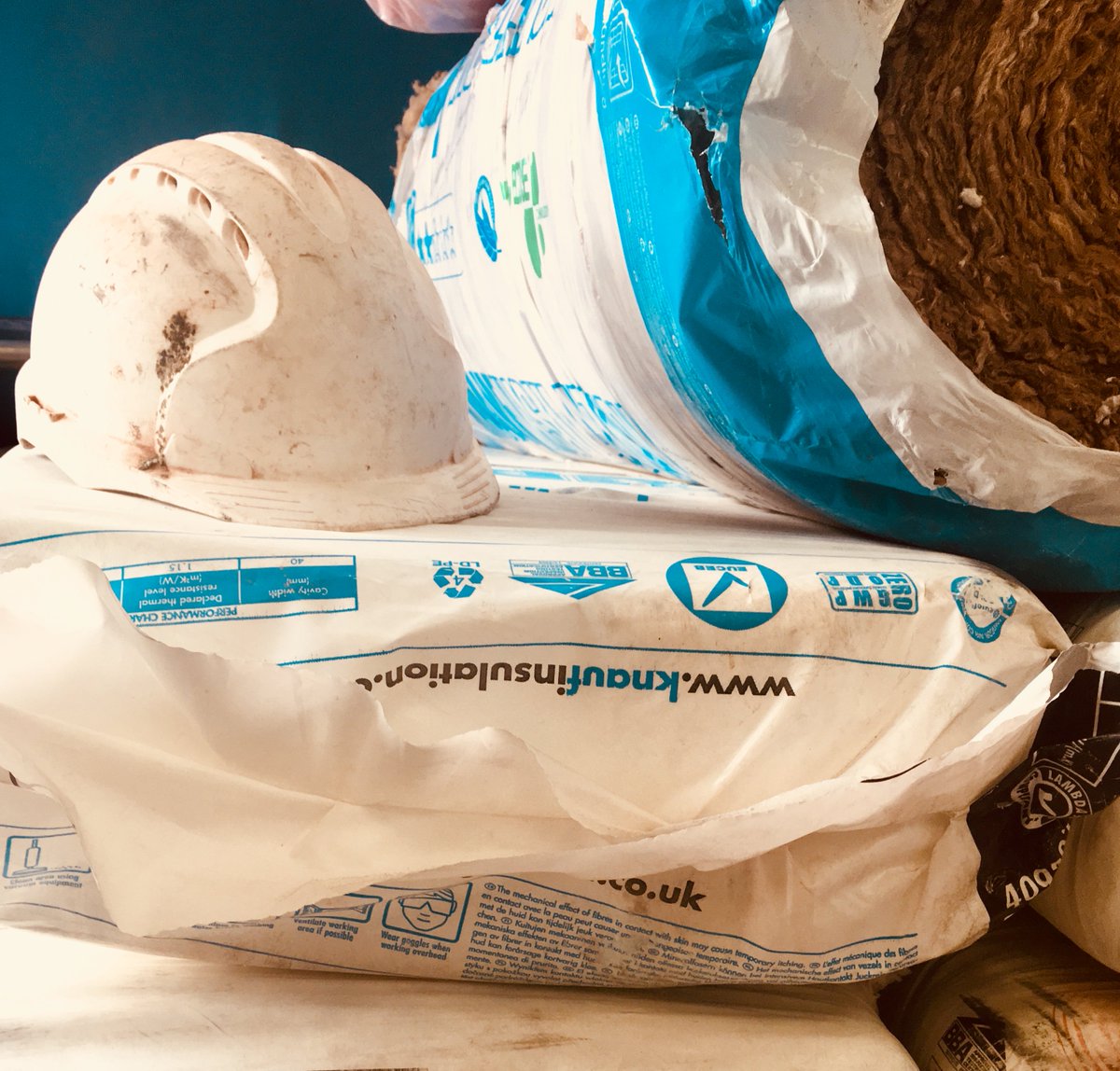 BaxterKellyUK's tweet photo. #earlymorningphotography in the warehouse this morning.@KnaufUK materials looking good in the #morningsunshine. #thisisconstruction #abuilderslife #buildersofinstagram #buildersuk #insulation #happyfriday #homerenovations #buildingequipment #insulationmaterials #upgrademyhome https://t.co/oLj1KbreJg