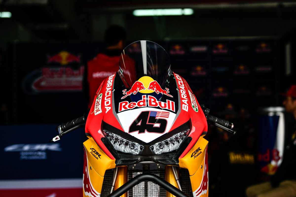 HondaWSBK's tweet photo. Good morning / Buongiorno from #ImolaWorldSBK - its a stunning day at @autodromoimola the sun is shining now, although there is a slight chance of rain later in the day. 

#WorldSBK FP1 starts in around 45 mins - @leoncamier &amp; @jakegagne are primed to get out on track ✊ https://t.co/MvhT6MUTuV
