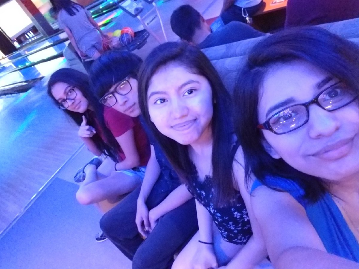 Sinabunn69's tweet photo. First day of highschool and she had an empty seat next to her and I sweetly asked if I could sit with her. Which lured her into my trap. 👿 now she can never get rid of me. And soon we became three ♡ 
#HowIMetMyBestFriend https://t.co/MEmZoTMwfH