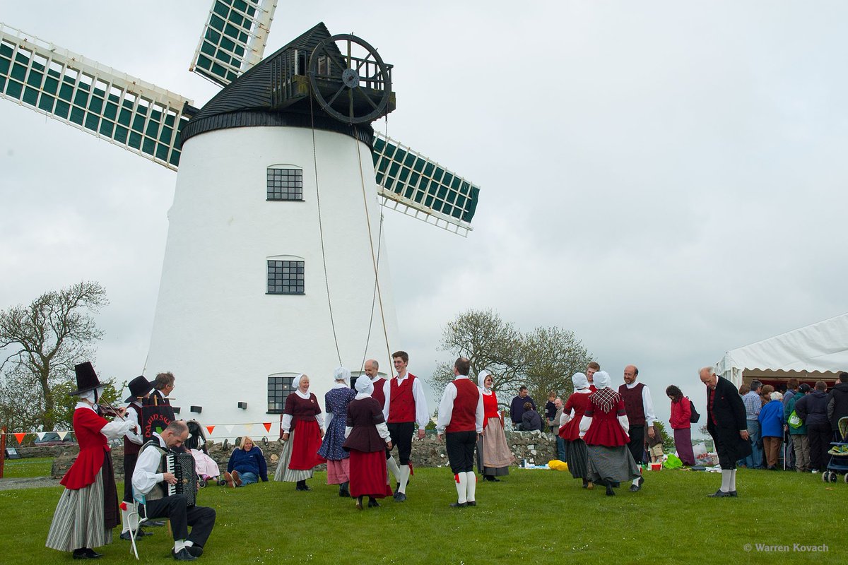 Llynnon Mill was reopened as Wales' only working windmill #OnThisDay 1984. Read about it at anglesey-history.co.uk/windmills/Meli… @Blasllynnon <a href="/camunol/">camunol</a>