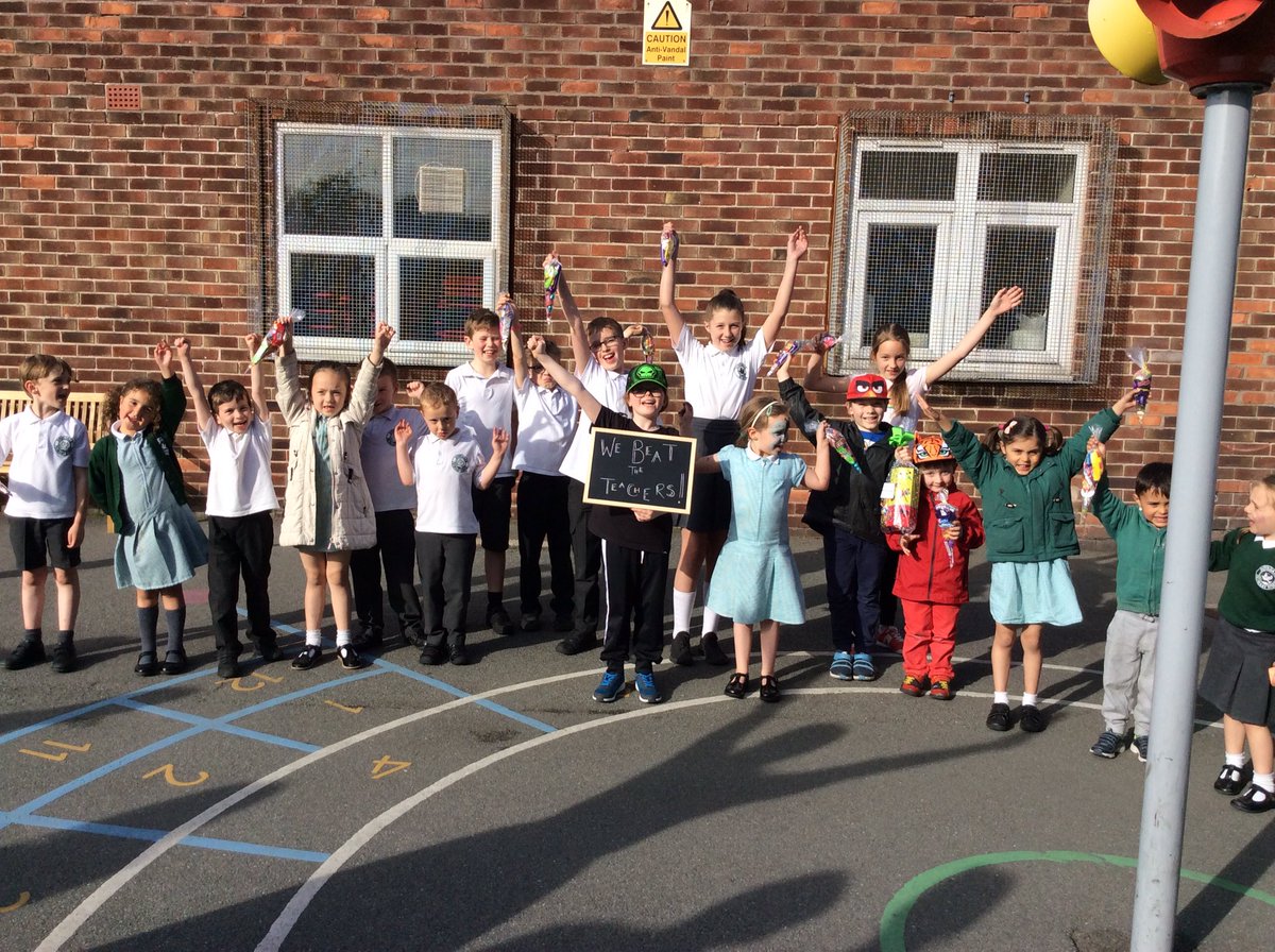 The children beat the teachers last night at our <a href="/DovedalePrimary/">Dovedale Primary Sch</a> family quiz night! 👏🌟🍕🍟🍹