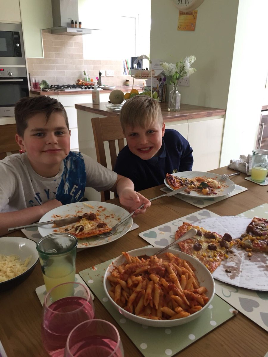 NickyTaylor7575's tweet photo. Well Done to all the @keynshamsc Swimmers who took part in this weeks Junior Sprint Gala 👏🏻 Some cracking swims and lots of fun had supporting team mates.. Carb Loading obviously working for Josh M and Pierce T 😂😂 #SprintGala #NextWave #TopPotential https://t.co/eyJRGhNWWm